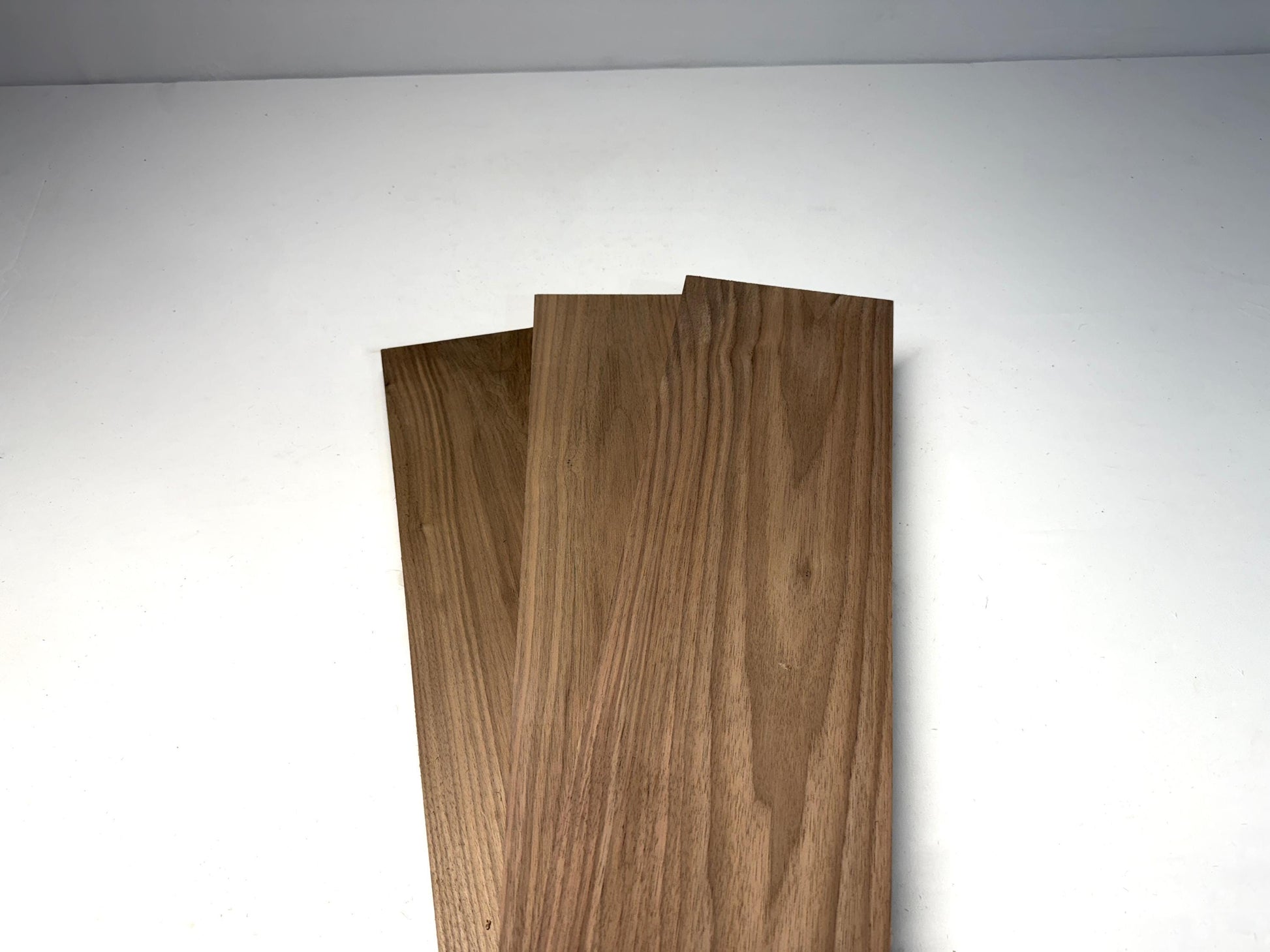 Steamed Black Walnut S/B (Select & Better) — 4/4 Kiln-Dried Boards | Widths 3–7″ | Lengths 12–42″ | Premium Walnut Lumber